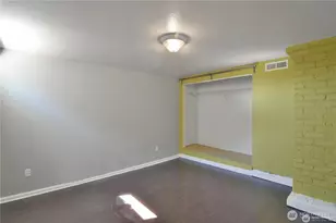 328 NE 52nd St, Seattle, WA 98105 - Photo 28