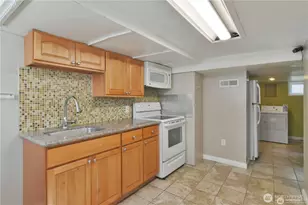 328 NE 52nd St, Seattle, WA 98105 - Photo 24