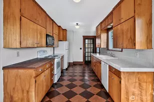 529 E 11th St, Port Angeles, WA 98362 - Photo 14