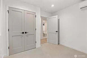 10748 Interlake Ave N, Seattle, WA 98133 - Photo 4
