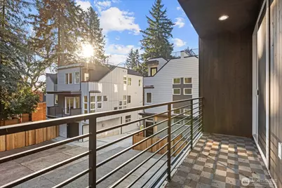 10748 Interlake Avenue N, Seattle, WA 98133 - Photo 12