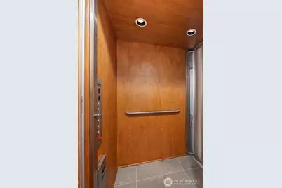 2619 Warren Avenue N, Seattle, WA 98109 - Photo 8