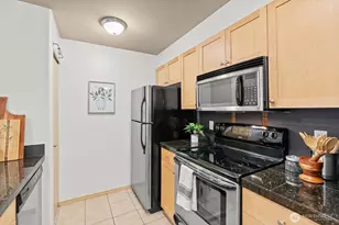 9057 Greenwood Ave N, Seattle, WA 98103 - Photo 10
