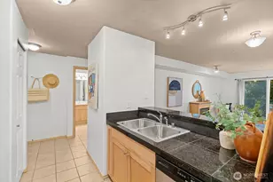 9057 Greenwood Ave N, Seattle, WA 98103 - Photo 8