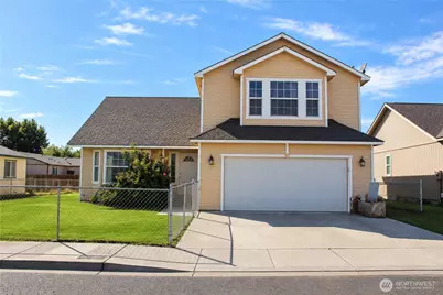 1705 Guernsey Street, Sunnyside, WA 98944 - Photo 2