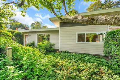 2537 NE 97th Street, Seattle, WA 98115 - Photo 2