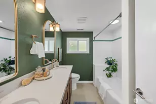 2537 NE 97th St, Seattle, WA 98115 - Photo 14