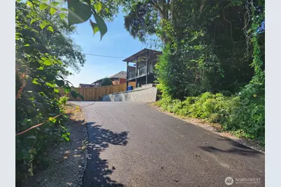 4015 Burton Place W, Seattle, WA 98199 - Photo 16