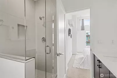 728 3rd Avenue N, Seattle, WA 98109 - Photo 18