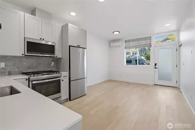 4608 Woodland Park Avenue N, Seattle, WA 98103 - Photo 4