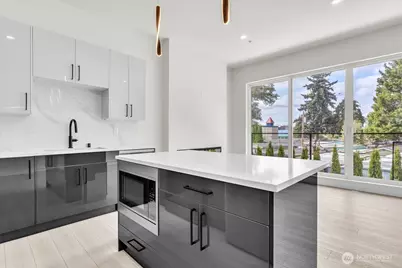 7005 NE 182nd St #102, Kenmore, WA 98028 - Photo 2