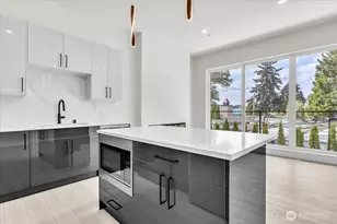 7005 NE 182nd St, Kenmore, WA 98028 - Photo 2