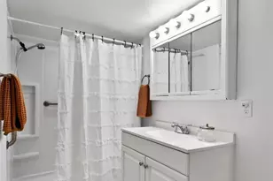 2907 SW Cloverdale St, Seattle, WA 98126 - Photo 8