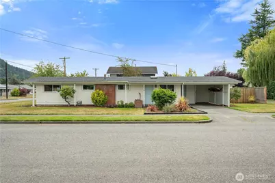 1418 Hillcrest Parkway, Mount Vernon, WA 98274 - Photo 2