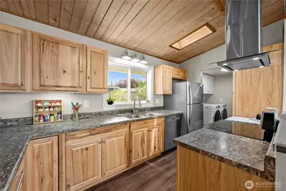 1418 Hillcrest Parkway, Mount Vernon, WA 98274 - Photo 8