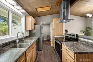 1418 Hillcrest Pkwy, Mount Vernon, WA 98274 - Photo 10