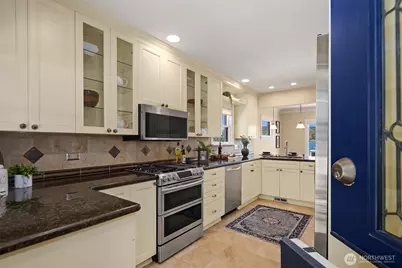 11754 Riviera Place NE, Seattle, WA 98125 - Photo 12