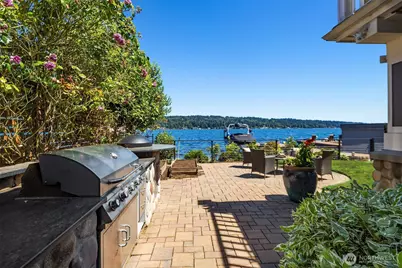 11754 Riviera Place NE, Seattle, WA 98125 - Photo 8