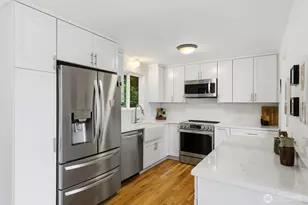 5625 SW Teig Pl, Seattle, WA 98116 - Photo 10