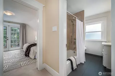 2428 5th Avenue W, Seattle, WA 98119 - Photo 18