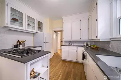 2428 5th Avenue W, Seattle, WA 98119 - Photo 10