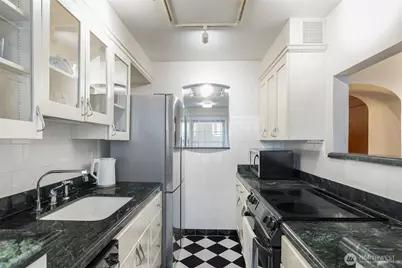 408 Bellevue Avenue E #201, Seattle, WA 98102 - Photo 16