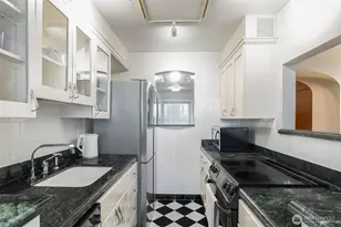 408 Bellevue Ave E, Seattle, WA 98102 - Photo 16