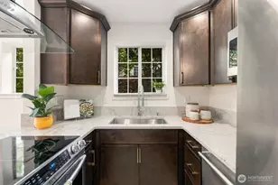 2670 118th Ave SE, Bellevue, WA 98005 - Photo 4