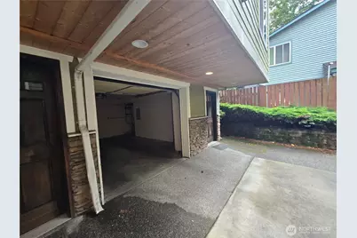 6819 Weedin Place NE, Seattle, WA 98115 - Photo 16