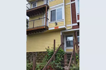 5802 Roosevelt Way NE, Seattle, WA 98105 - Photo 2