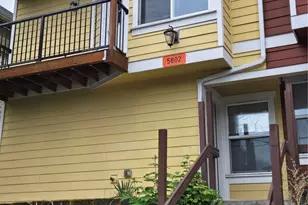 5802 Roosevelt Way NE, Seattle, WA 98105 - Photo 2