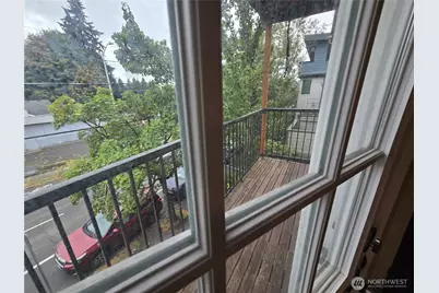 5802 Roosevelt Way NE, Seattle, WA 98105 - Photo 8