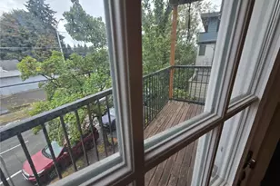 5802 Roosevelt Way NE, Seattle, WA 98105 - Photo 8