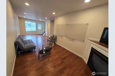 5802 Roosevelt Way NE, Seattle, WA 98105 - Photo 4