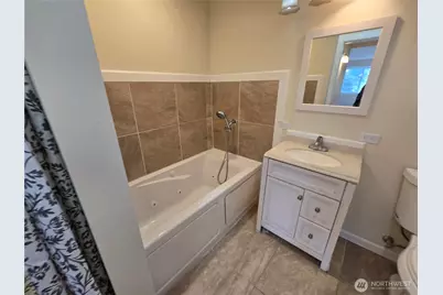5802 Roosevelt Way NE, Seattle, WA 98105 - Photo 14