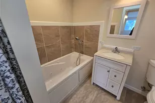 5802 Roosevelt Way NE, Seattle, WA 98105 - Photo 14