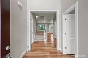 10901 71st Ave E, Puyallup, WA 98373 - Photo 2