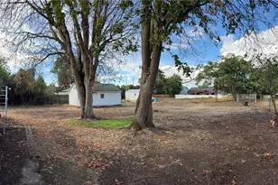 40 NW B St, College Place, WA 99324 - Photo 2