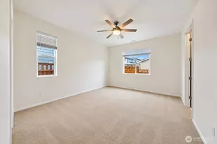13404 Edmunds Pkwy E, Bonney Lake, WA 98391 - Photo 12