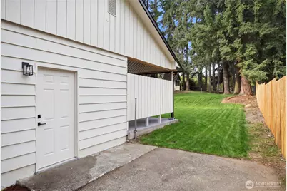 4702 Waller Road E, Tacoma, WA 98443 - Photo 28