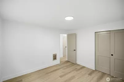 4702 Waller Road E, Tacoma, WA 98443 - Photo 14