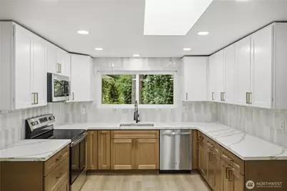 4702 Waller Road E, Tacoma, WA 98443 - Photo 8