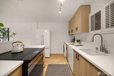 632 13th Avenue E #12, Seattle, WA 98112 - Photo 4