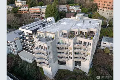 601 W Mercer Place #301, Seattle, WA 98119 - Photo 2