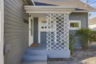 311 2nd Avenue NE, Puyallup, WA 98372 - Photo 2