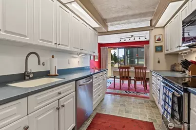 610 Wheeler Street #404, Seattle, WA 98109 - Photo 16
