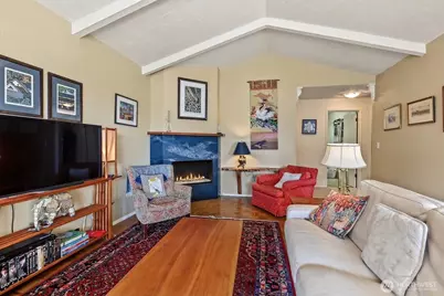610 Wheeler Street #404, Seattle, WA 98109 - Photo 2