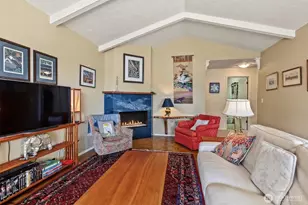 610 Wheeler St, Seattle, WA 98109 - Photo 2