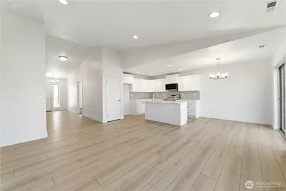 321 N Lessor Loop, Moses Lake, WA 98837 - Photo 4