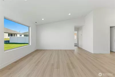 321 N Lessor Loop, Moses Lake, WA 98837 - Photo 6